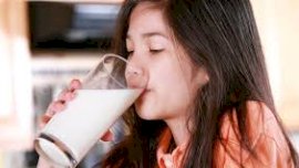 Lima Manfaat Minum Susu Sebelum Tidur