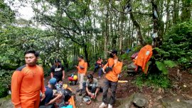 Kondisi Hujan, Tim SAR Belum Berhasil Evakuasi Pendaki yang Jatuh 