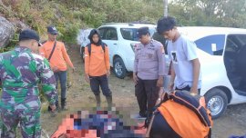Polisi dan Relawan MRB Evakuasi Warga di Gunung Bawakaraeng