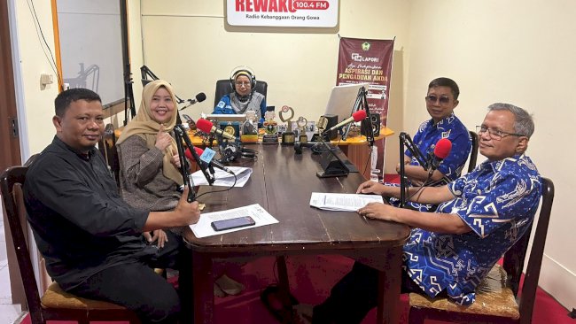 FOTO: Kadiskominfo-SP Gowa dan Kabag Organisasi jadi Narsum di Talkshow Radio Rewako 