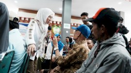 Bupati Gowa Distribusikan KKS PKH dan Bansos ke Warga di Tinggimoncong 